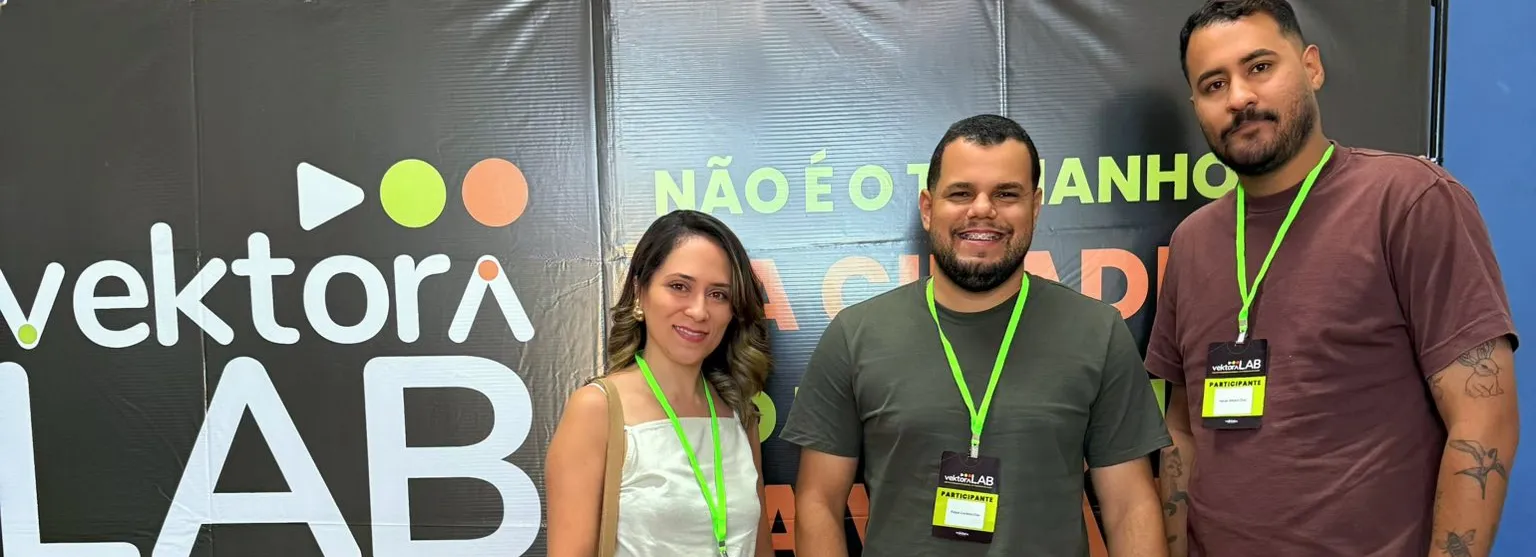 Flora Rica marca presença em evento de comunicação e estratégia política