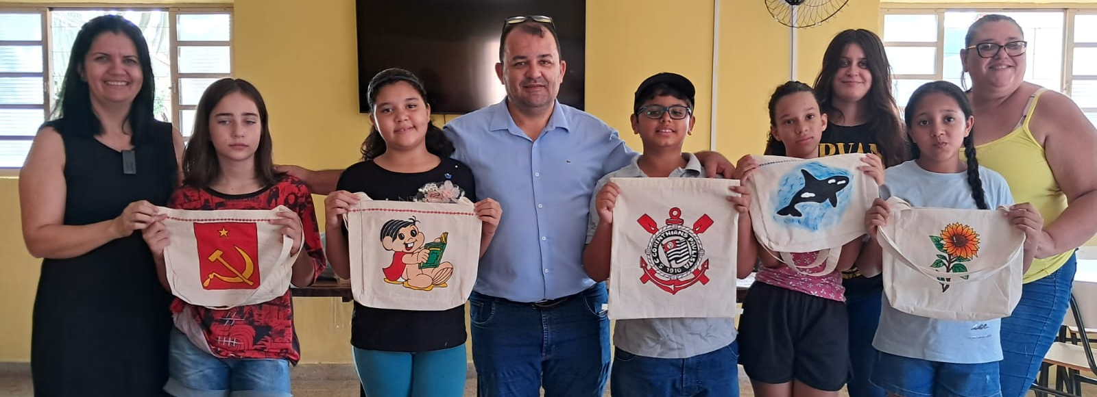 O apoio dos pais é fundamental”, diz Prefeito ao acompanhar curso de  confecção de sacolas e ecobag.  para crianças do Cadastro Único 