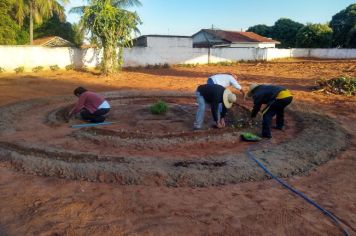  Escola Municipal inicia a implantação de uma horta em formato de mandala
