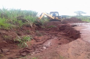 Trabalhos de recuperação de estradas são intensificados devido às fortes chuvas
