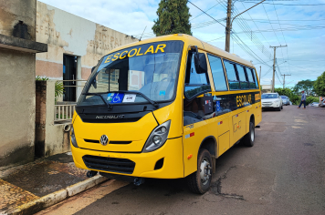 Flora Rica conquista novo ônibus escolar com apoio do Governo do Estado