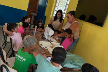 Grupo SCFV do CRAS promove oficina de ecobags com participação da primeira-dama