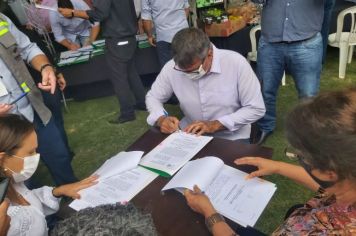 Prefeito Gica assina convênio para recuperação de estradas rurais