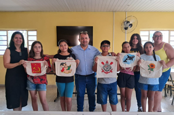 O apoio dos pais é fundamental”, diz Prefeito ao acompanhar curso de  confecção de sacolas e ecobag.  para crianças do Cadastro Único 