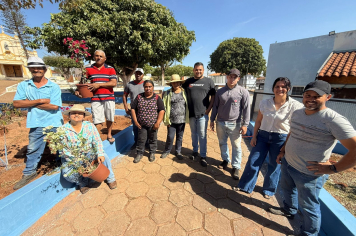 Paisagismo na Praça: 100 mudas de primavera são plantadas