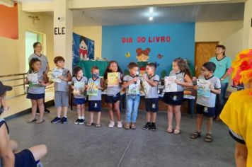 Dia do livro é celebrado na Escola Municipal