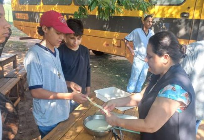 Educação realiza passeios com alunos do 6º ao 9º ano em comemoração ao Dia do Estudante e Dia das Crianças