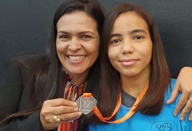  Aluna Raquel Liberato da escola Armando Lopes Moreno conquista medalha de prata na OBMEP 