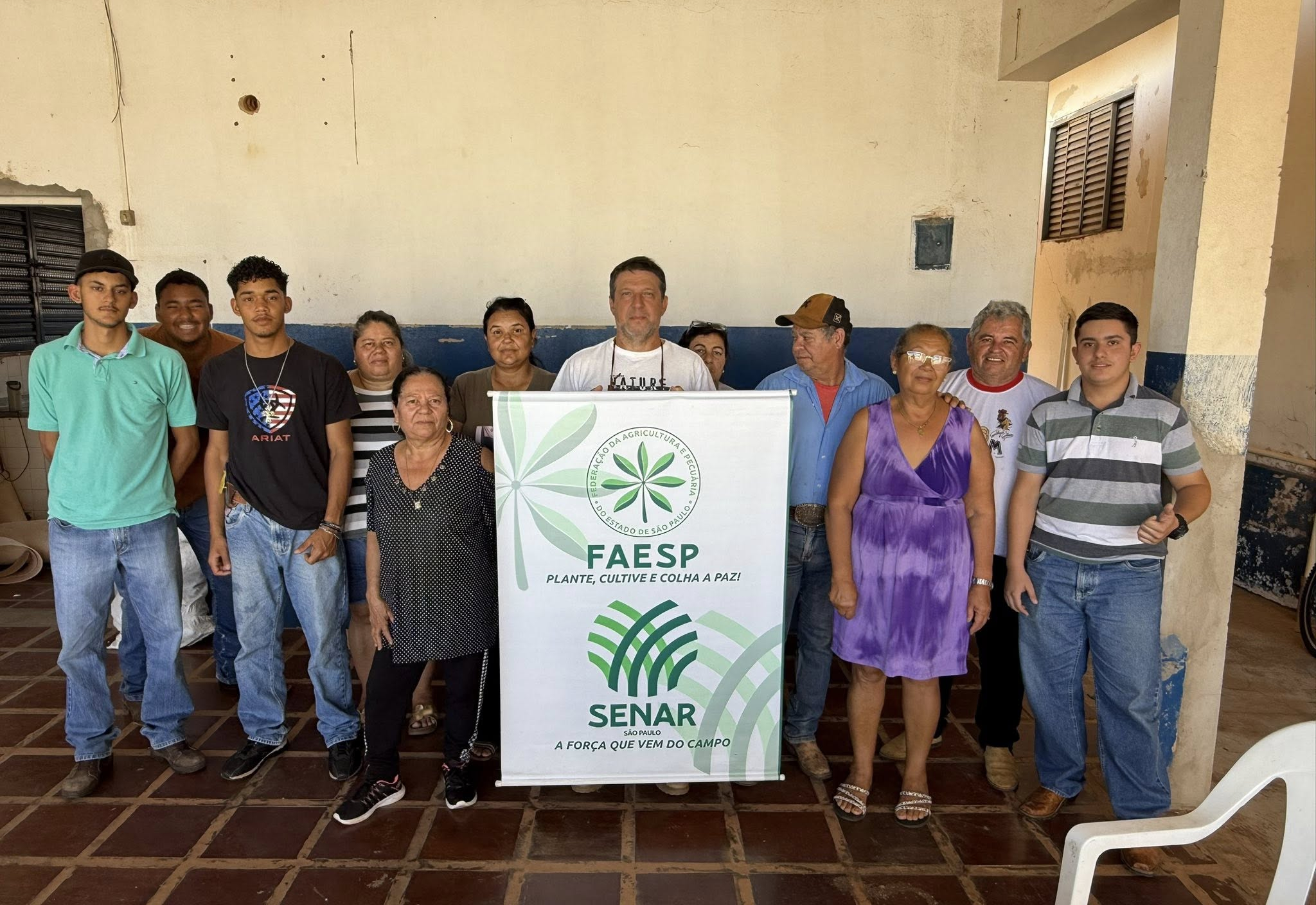 Curso de artesanato em couro ensina técnicas para confecção de utensílios rurais
