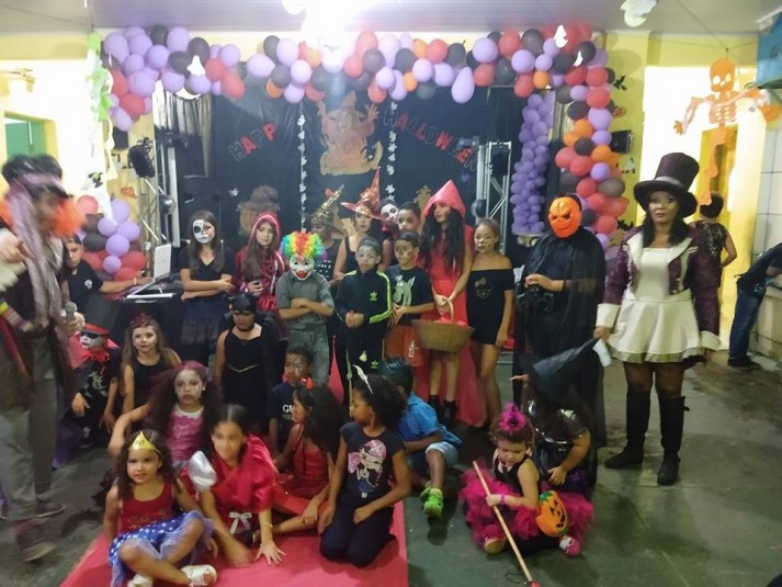 Gincana do Halloween celebra tradição da cultura inglesa na Escola