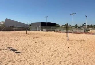 Mais espaço, mais jogos e mais diversão na quadra de areia!