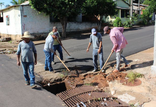A prefeitura de Flora Rica  está trabalhando para resolver o problema dos bueiros na cidade