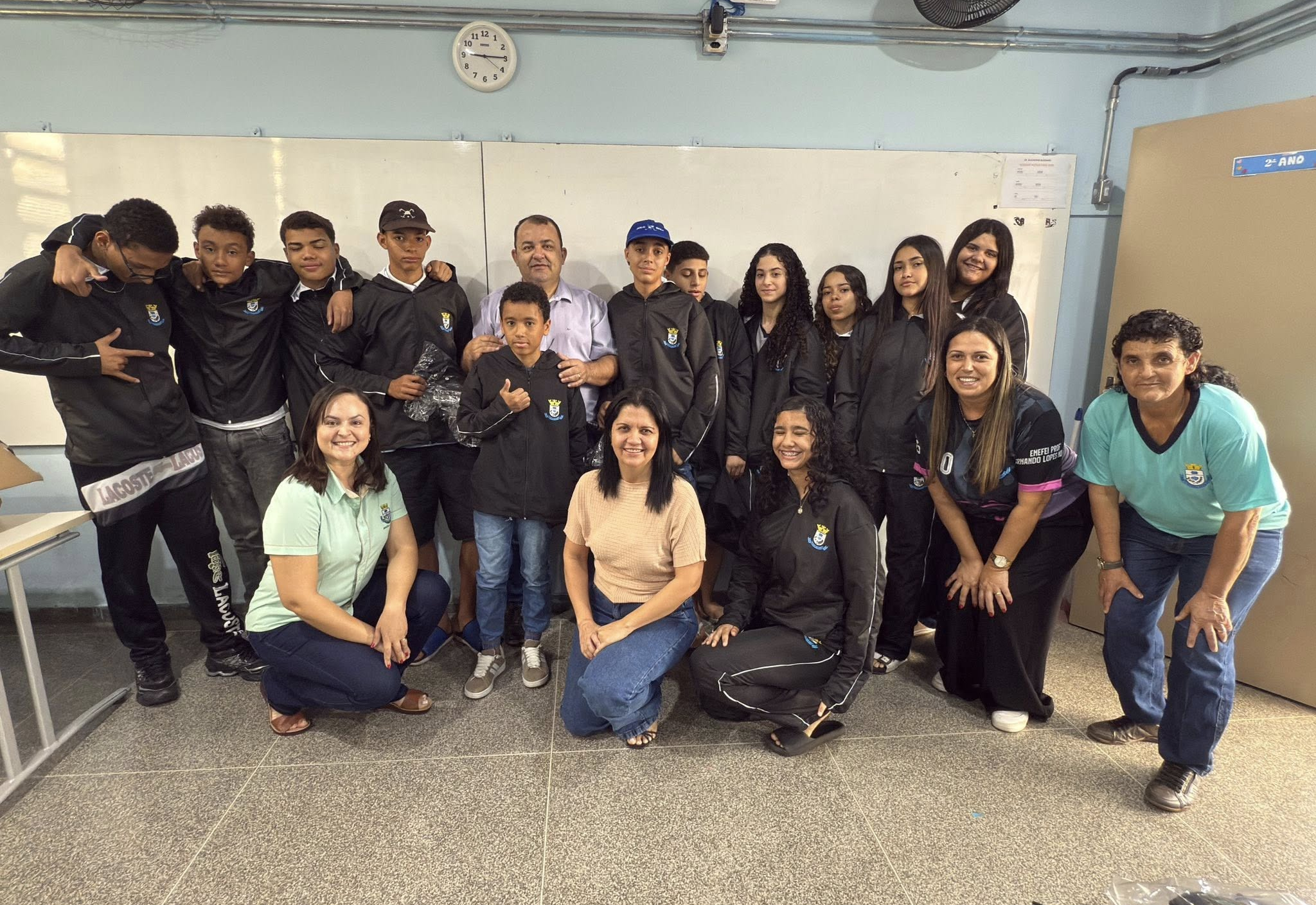 Entrega de agasalhos aos alunos da rede municipal de ensino
