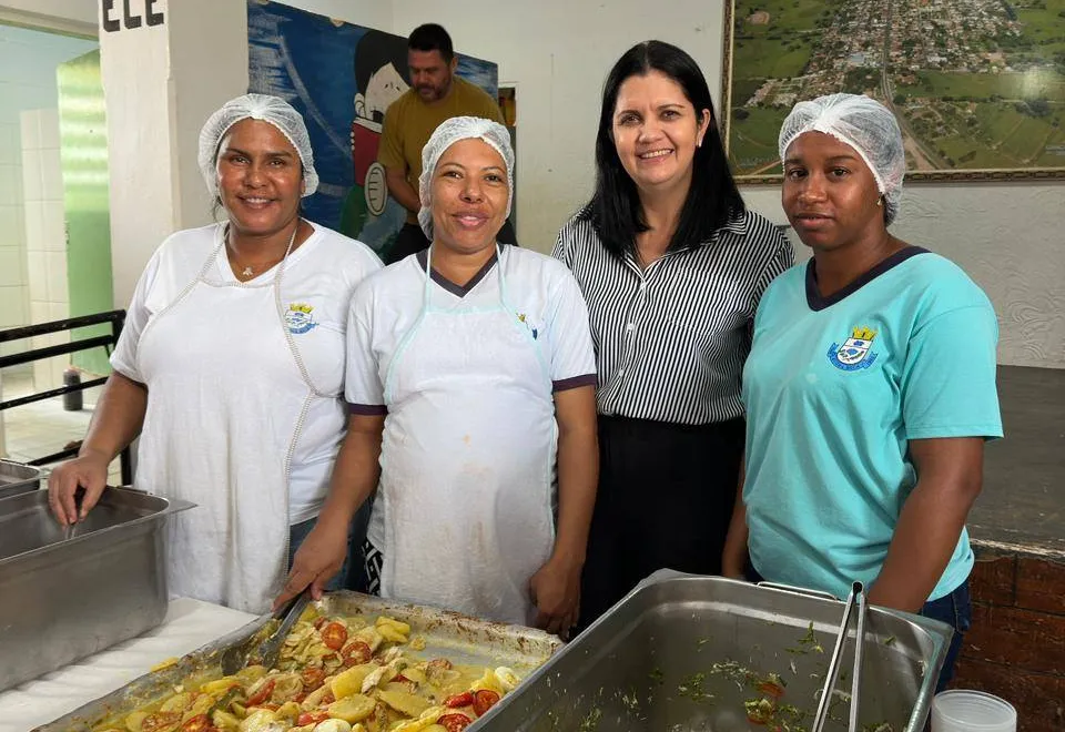   Páscoa é celebrada com almoço especial e entrega de mais de 260 ovos para alunos da rede municipal