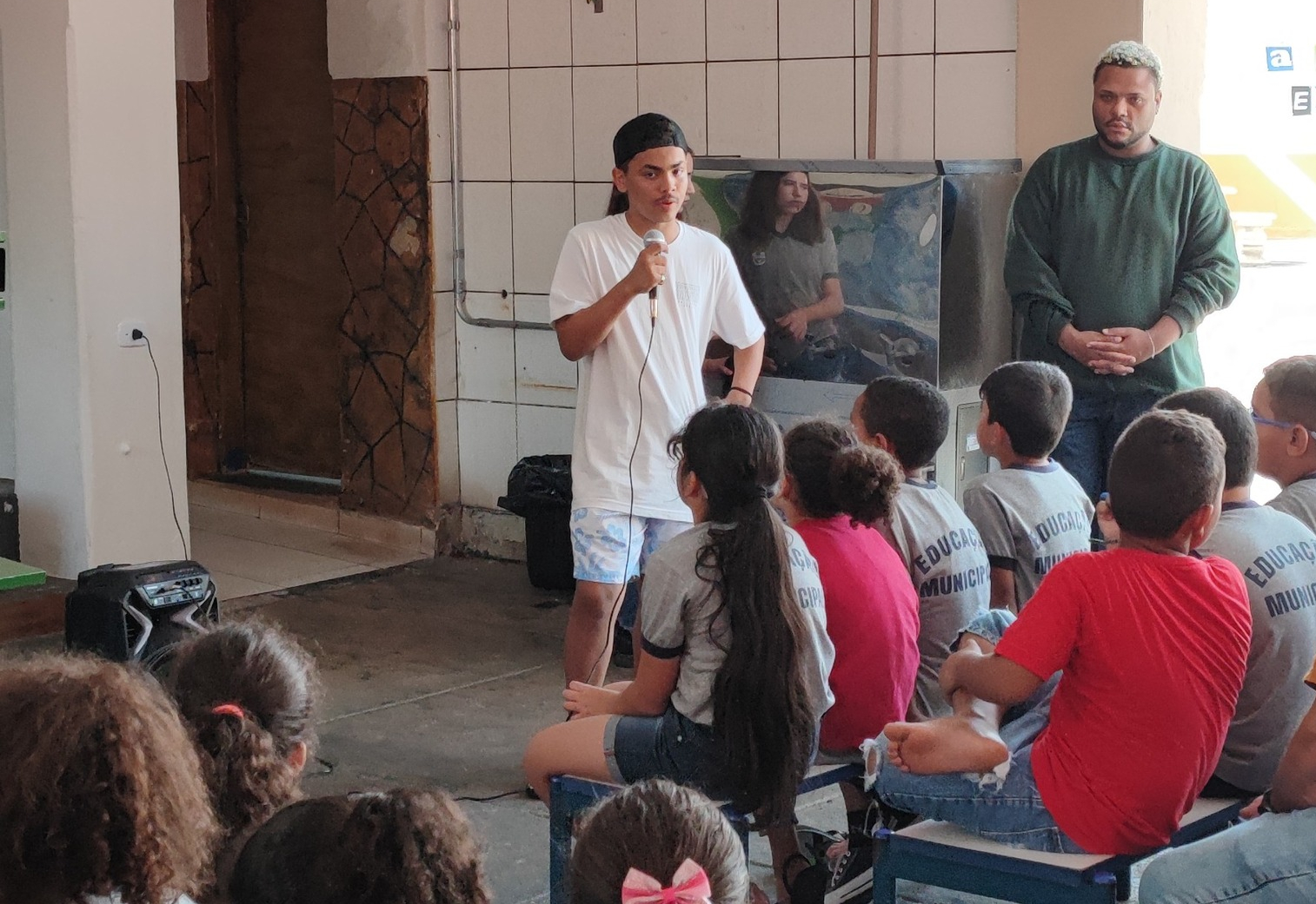 Grêmio Estudantil promove ação educativa em alusão ao Dia do Meio Ambiente