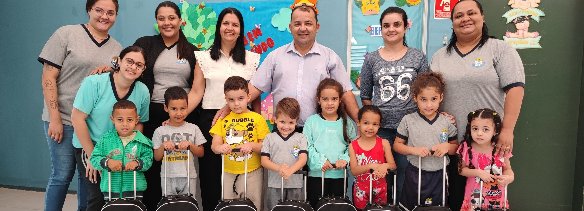  Educação Infantil também recebe kits escolares completos