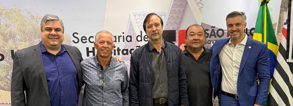 Flora Rica presente em reunião por mais habitação e desenvolvimento urbano