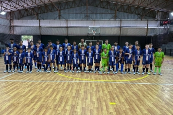 Futsal renovado: Entrega de novos materiais esportivos visa incentivar atletas 