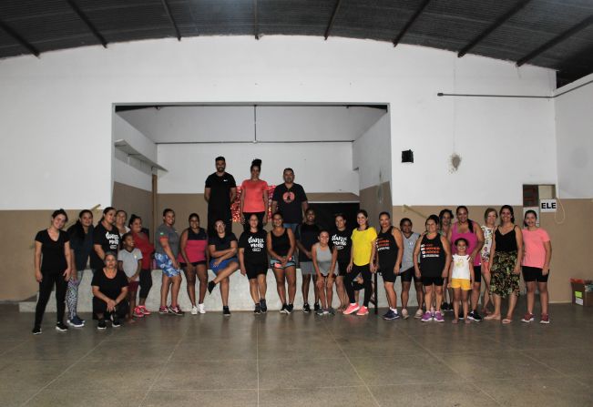 Aulas gratuitas de zumba e treinamento funcional são iniciadas