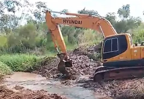 Começa a construção de nova ponte de concreto no Bairro Santa Clara