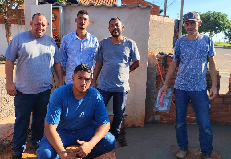Quadra de areia passa por obras e ganha entorno acimentado