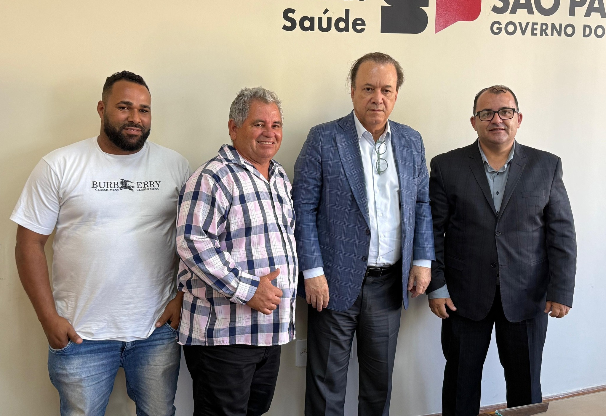 Prefeito busca melhorias para a Saúde em reunião na capital