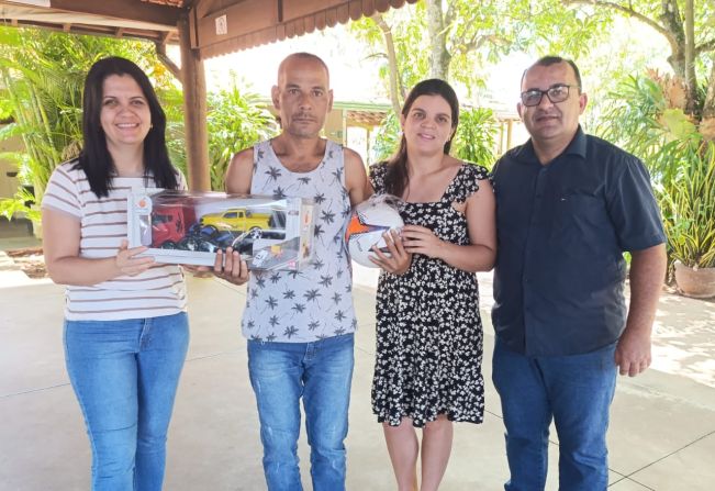   Prefeito, Primeira-Dama e assistente social visitam Jonas na Clínica Life